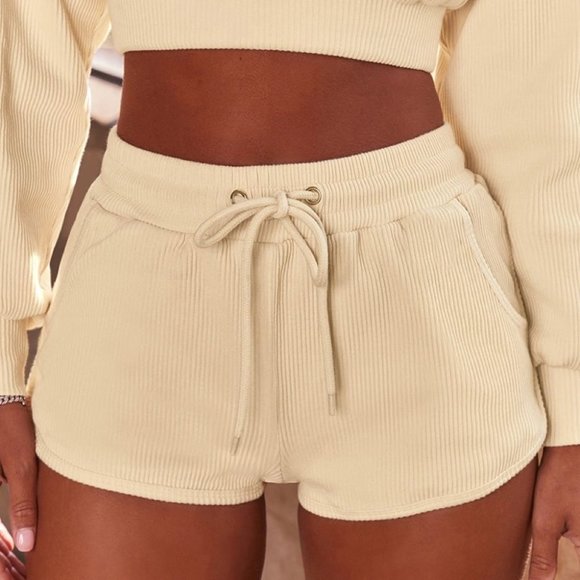 Long Sleeve Crop Top and Shorts Set - Picture 4 of 5